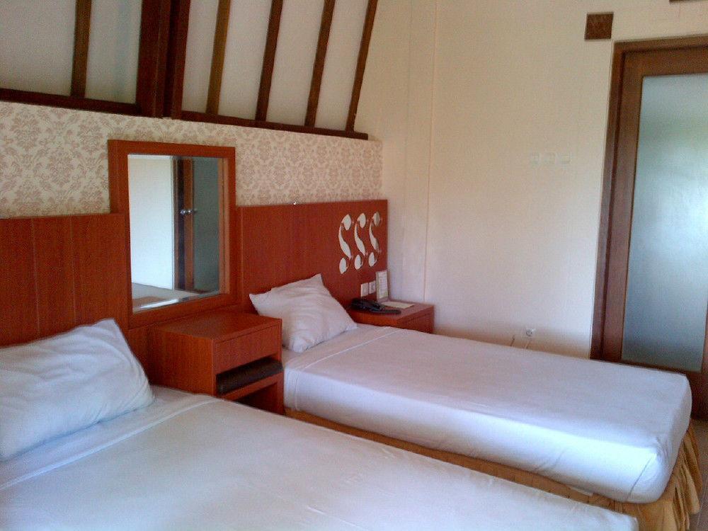 Hotel Tidar Malang Buitenkant foto